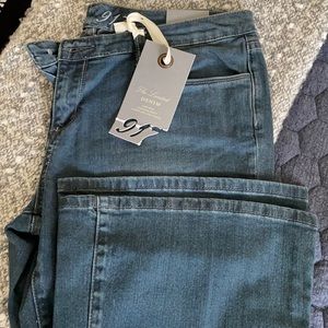 The Limited Curvy Low Rise Flares